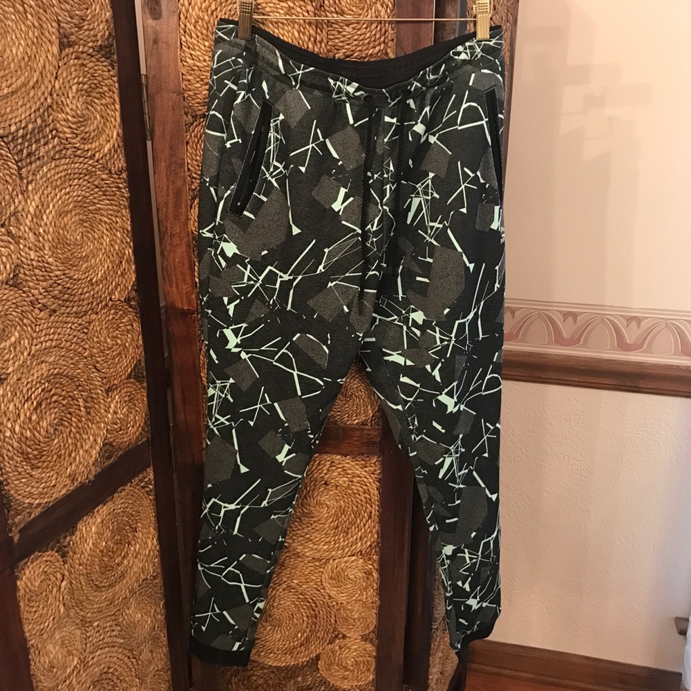 Puma Printed Jogger Pants - Medium